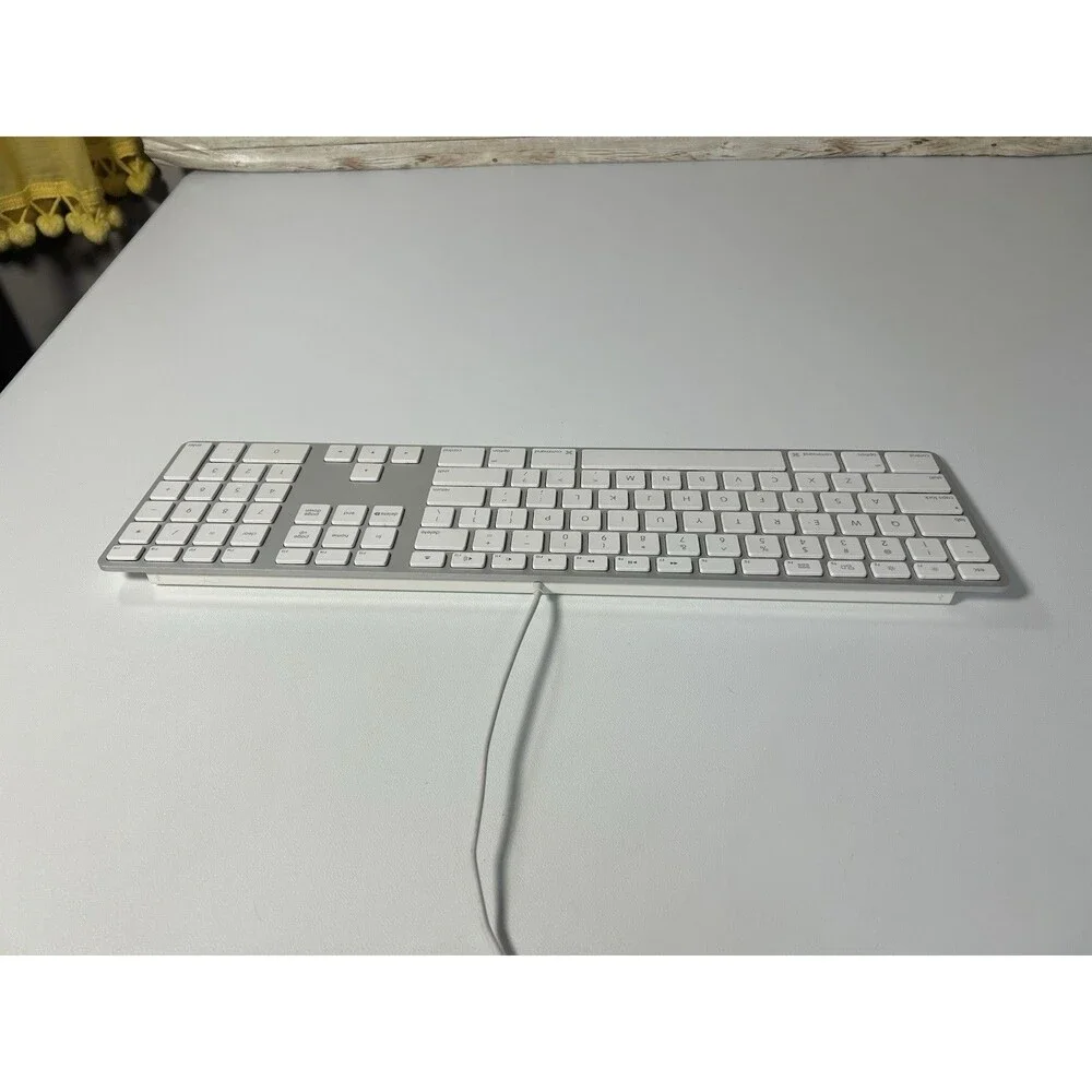 Apple Model A1243 USB Wired Aluminum White Keyboard with 2 USB Ports